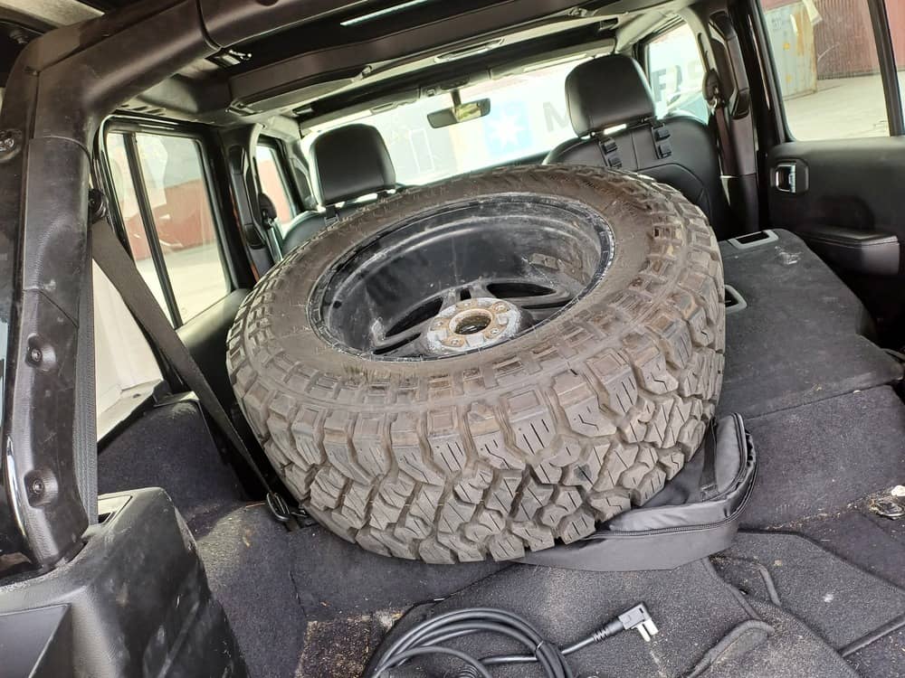 JEEP WRANGLER UNLIMITED SAHARA 4XE, 2021 — Вивантаження photo 9