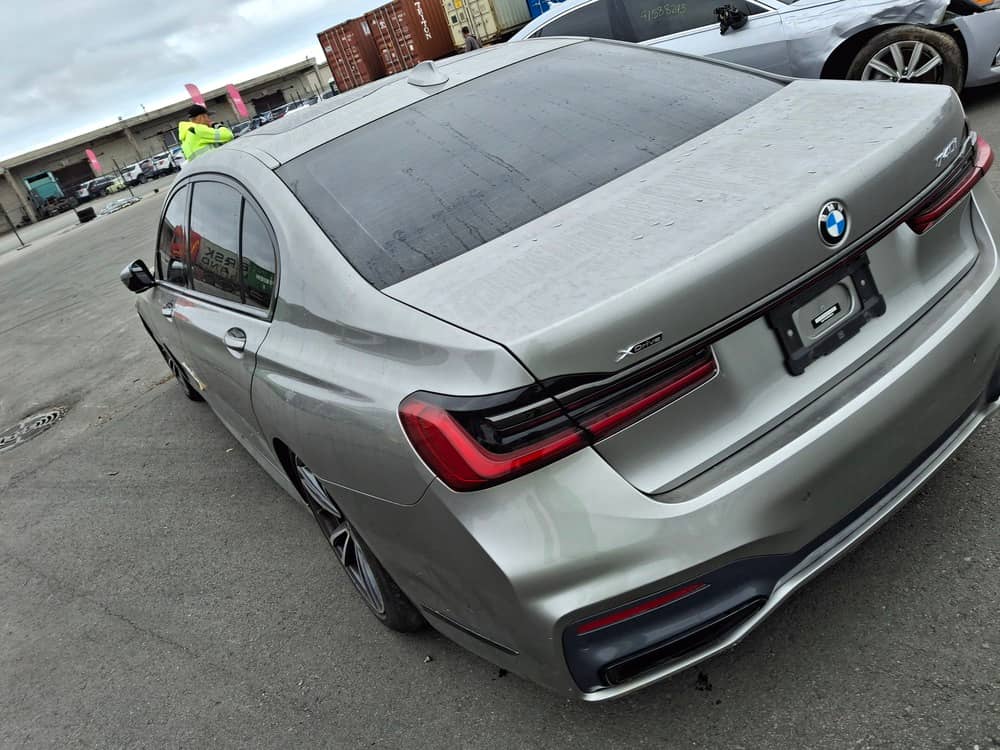 BMW 740 XI, 2022 — Вивантаження photo 2