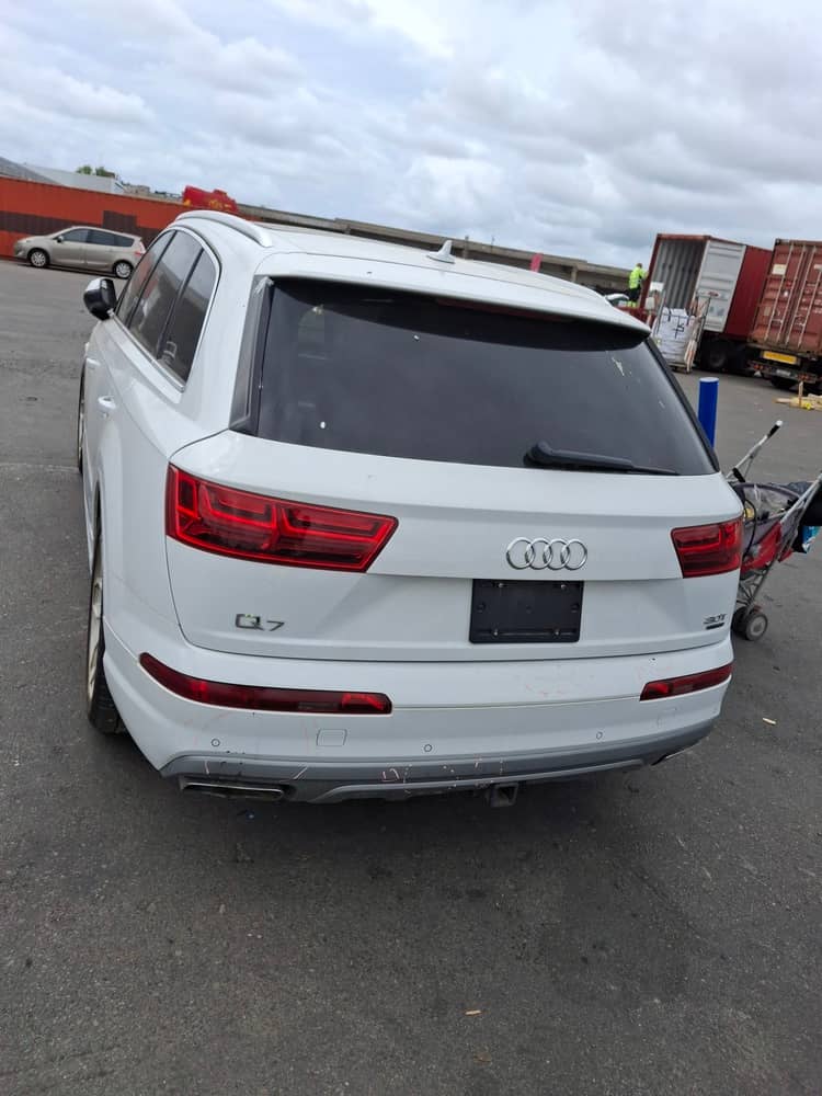 AUDI Q7, 2018 (2017) — Вивантаження photo 5