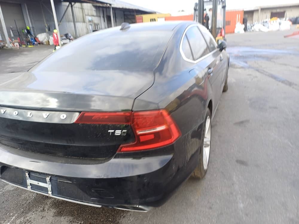 VOLVO S90 T5 MOMENTUM, 2018 (2017) — Вивантаження photo 13