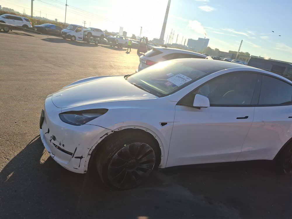 TESLA MODEL Y, 2022 — Вивантаження photo 2