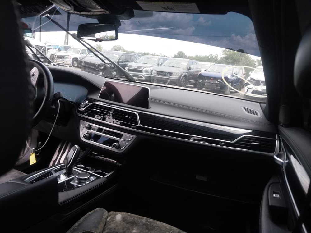 BMW 740 XI, 2022 — На складі