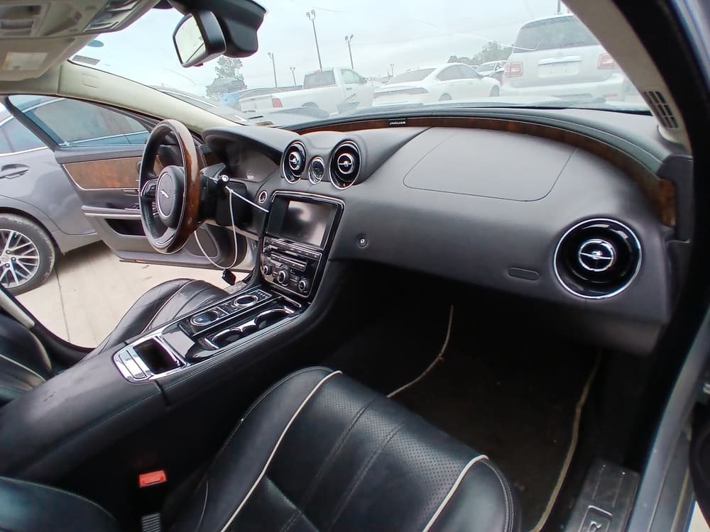 JAGUAR XJL PORTFOLIO, 2015 — На складі