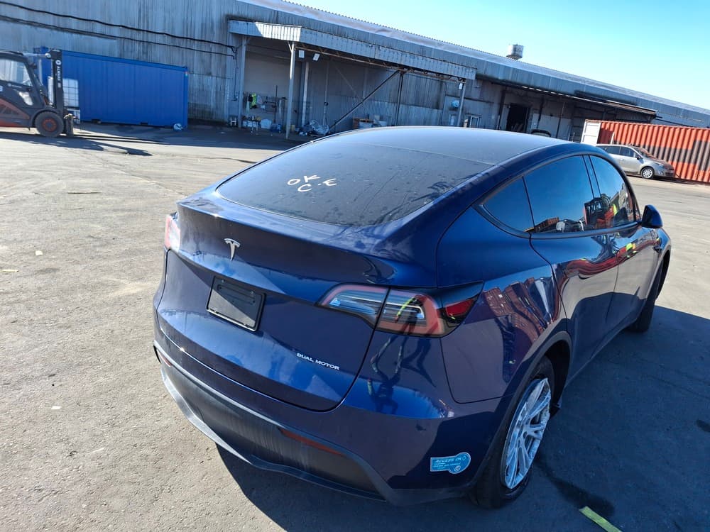 TESLA MODEL Y, 2021 — Вивантаження