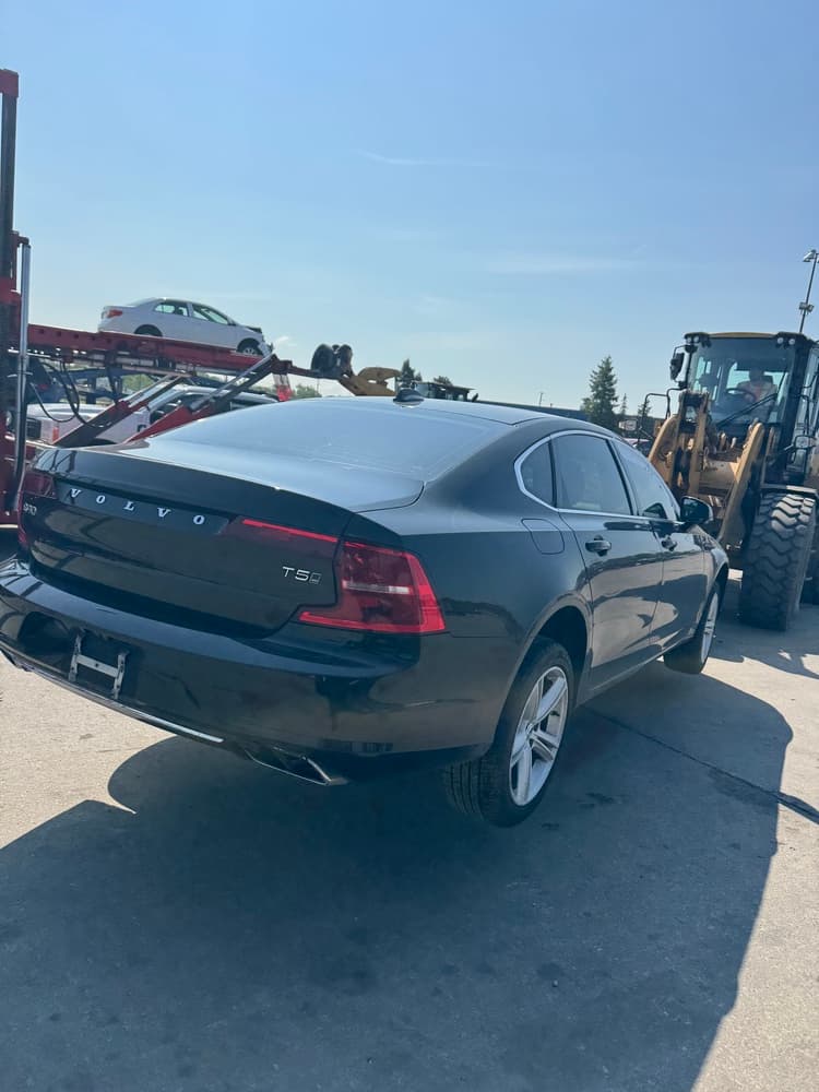 VOLVO S90 T5 MOMENTUM, 2018 (2017) — Забрали з аукціону
